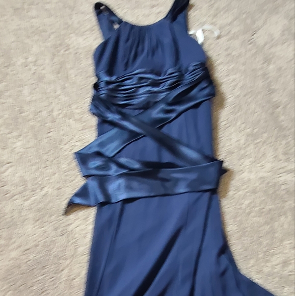 David's Bridal Womens Bridesmaid Formal Dress for Any Occasion - Picture 5 of 12